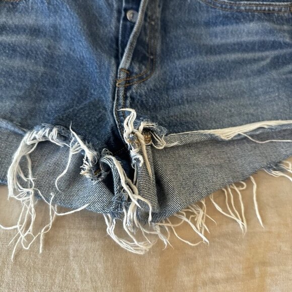 Levis Womens 501 Button Fly Cut Off Shorts Size W 27 Distressed Blue Demin - Picture 4 of 11